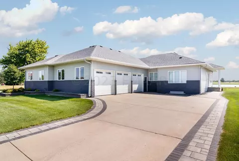 524 Sunset Dr, Oxbow, ND 58047 photo 2