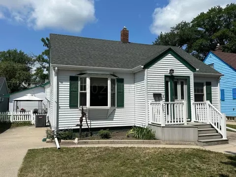607 5th St N, Wahpeton, ND 58075