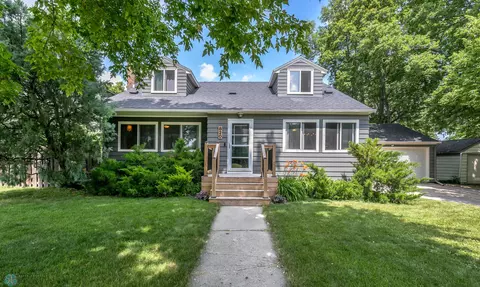 820 10th Ave S, Moorhead, MN 56560