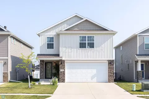 1032 30 Ave W, West Fargo, ND 58078