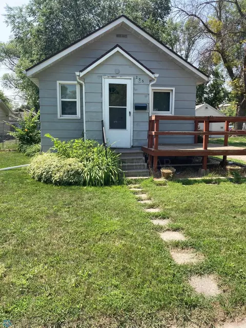 205 2 Ave W, West Fargo, ND 58078