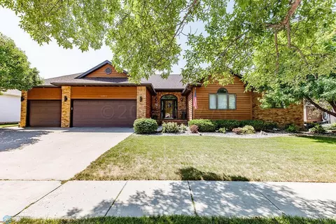 1511 Maple Ln, West Fargo, ND 58078