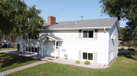 705 21 St S, Fargo, ND 58103