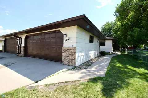 1209 34th Ave S, Moorhead, MN 56560