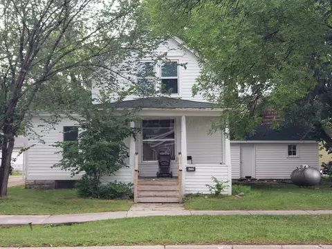 410 4th St N, Wahpeton, ND 58075