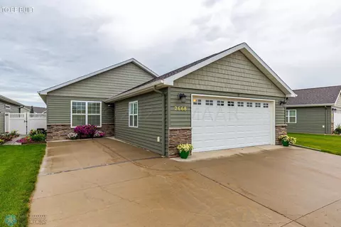 2668 Whispering Creek Cir S, Fargo, ND 58104