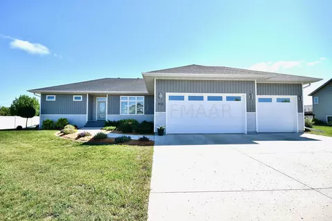810 35th St S, Moorhead, MN 56560