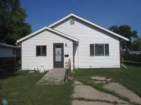 616 3rd St S, Wahpeton, ND 58075