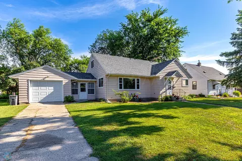 1320 10th Ave S, Moorhead, MN 56560