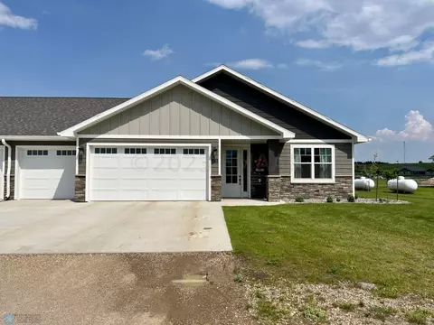 1061 8th Ave SE, Valley City, ND 58072