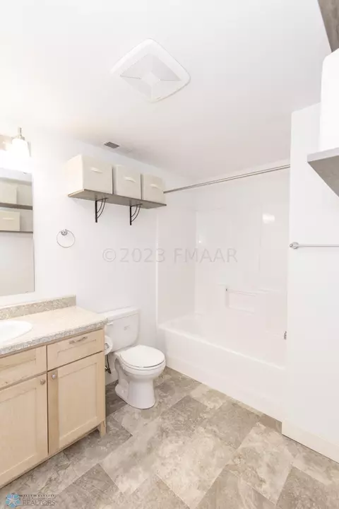 664 Hampton Dr E, Moorhead, MN 56560 photo 47