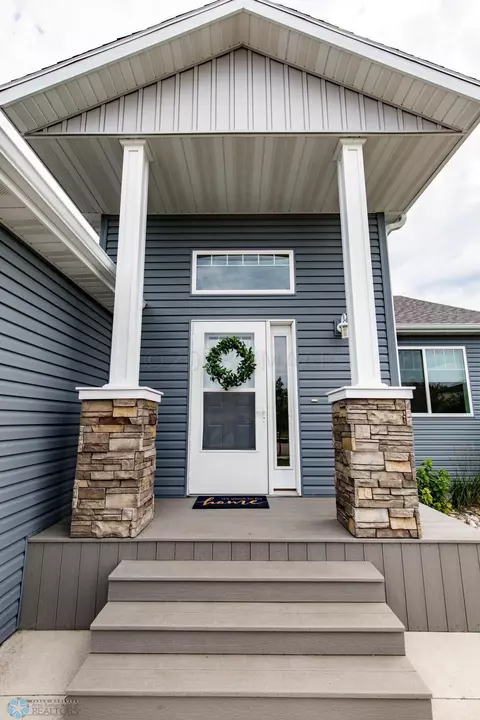 664 Hampton Dr E, Moorhead, MN 56560 photo 7