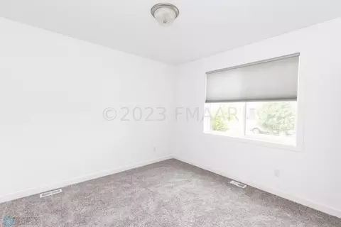 664 Hampton Dr E, Moorhead, MN 56560 photo 30