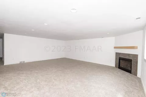 664 Hampton Dr E, Moorhead, MN 56560 photo 37