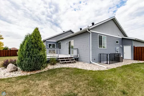 664 Hampton Dr E, Moorhead, MN 56560 photo 63
