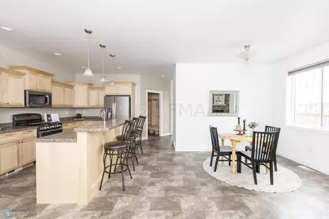664 Hampton Dr E, Moorhead, MN 56560 photo 11