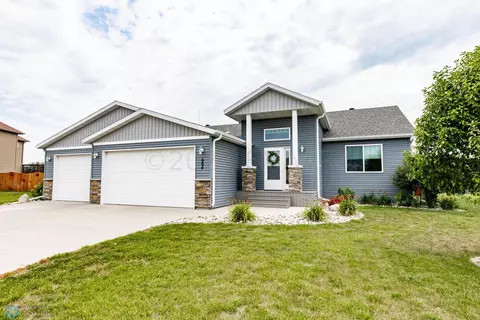 664 Hampton Dr E, Moorhead, MN 56560 photo 2