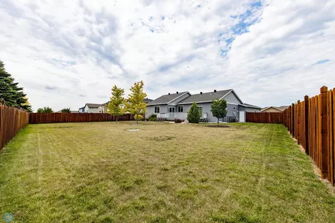 664 Hampton Dr E, Moorhead, MN 56560 photo 66