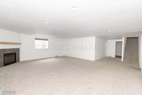 664 Hampton Dr E, Moorhead, MN 56560 photo 39