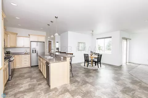 664 Hampton Dr E, Moorhead, MN 56560 photo 10