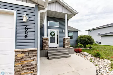 664 Hampton Dr E, Moorhead, MN 56560 photo 6