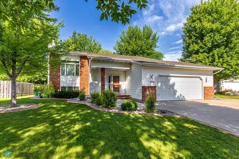 1713 33rd 12 St S, Moorhead, MN 56560