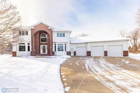 5414 68 St S, Fargo, ND 58104