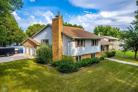 3002 Par St N, Fargo, ND 58102
