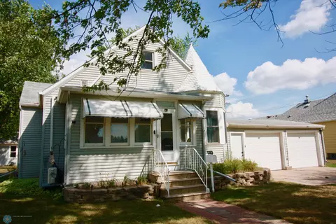 208 2nd St S, Wahpeton, ND 58075