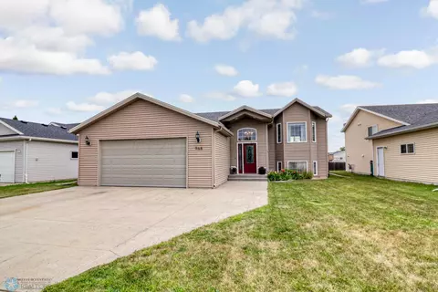 968 39 12 Ave W, West Fargo, ND 58078