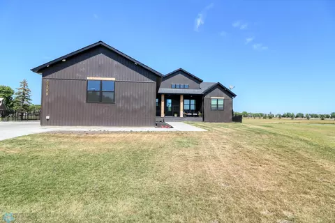 5300 Grayland Dr S, Fargo, ND 58104