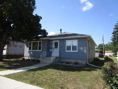 112 3rd Ave N, Wahpeton, ND 58075
