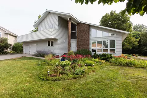 18 40th Ave Oak Cir S, Moorhead, MN 56560