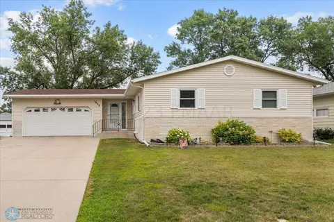 1406 Ave B Ave, Wahpeton, ND 58075