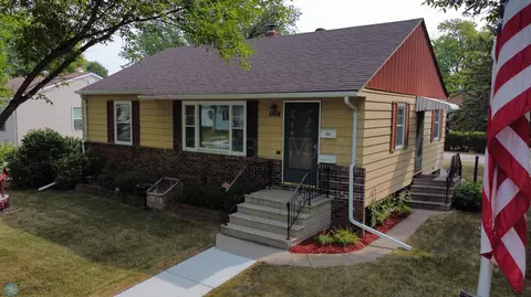 1304 13th 12 St N, Moorhead, MN 56560