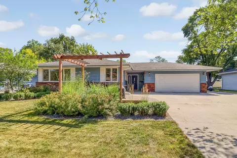 2831 Elm St N, Fargo, ND 58102
