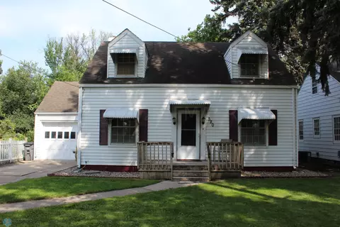 520 5th St S, Moorhead, MN 56560