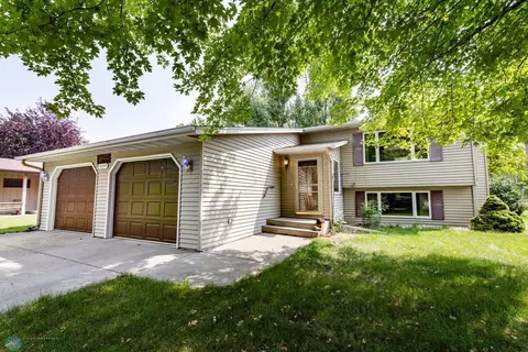 3044 21 St S, Fargo, ND 58103