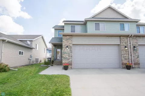 4496 53rd St S, Fargo, ND 58104