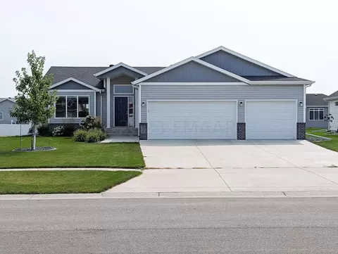 6638 57 Ave S, Fargo, ND 58104