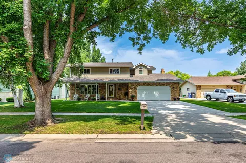 2974 Southgate Dr S, Fargo, ND 58103
