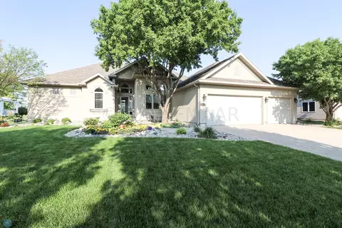 1715 Rose Creek Pkwy S, Fargo, ND 58104