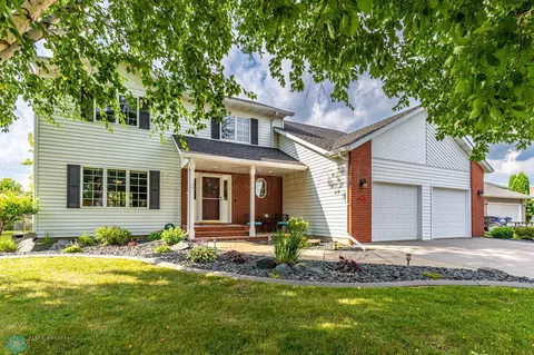 4214 Rivershore Dr S, Moorhead, MN 56560