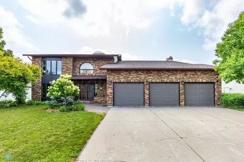 286 Prairiewood Dr S, Fargo, ND 58103