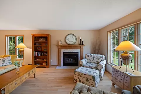 3210 Rivershore Dr S, Moorhead, MN 56560