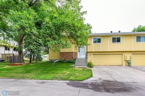 2325 4th Ave S, Moorhead, MN 56560