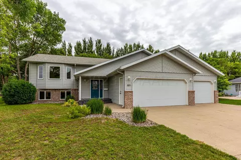 521 9th Ave S, Casselton, ND 58012