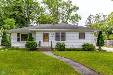 1516 12th St S, Moorhead, MN 56560