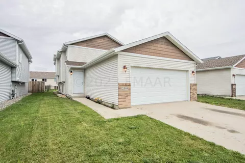 2595 55 Ave S, Fargo, ND 58104