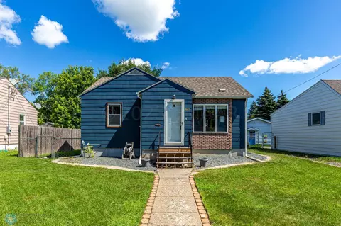 1617 7 St N, Fargo, ND 58102